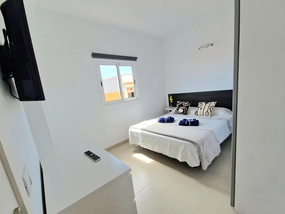 Hotel Habitacion Privada En Apartamento Moderno Compartido Cerca De La Playa Y Aeropuerto San Isidro  0*, San Isidro (Tenerife) Spagna