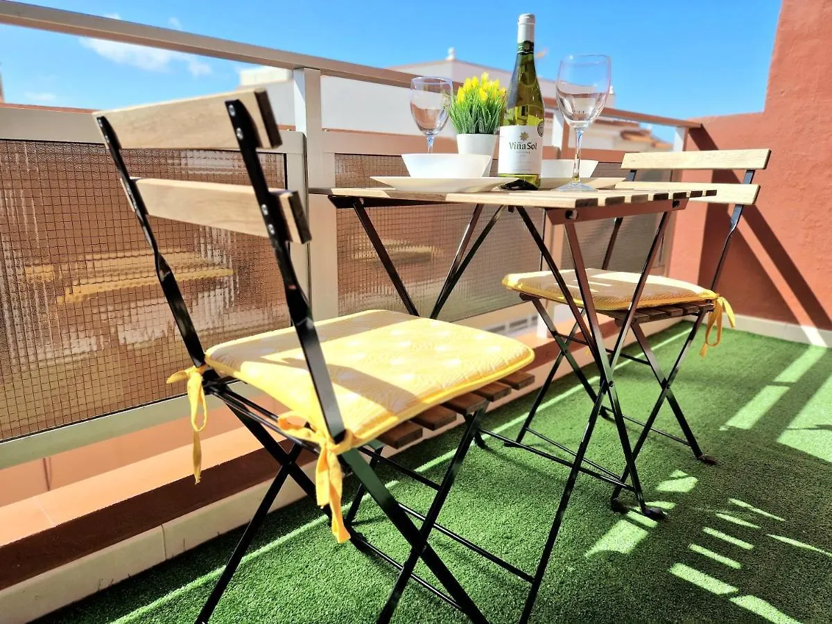 Hotel Habitacion Privada En Apartamento Moderno Compartido Cerca De La Playa Y Aeropuerto San Isidro  0*, San Isidro (Tenerife) Spagna