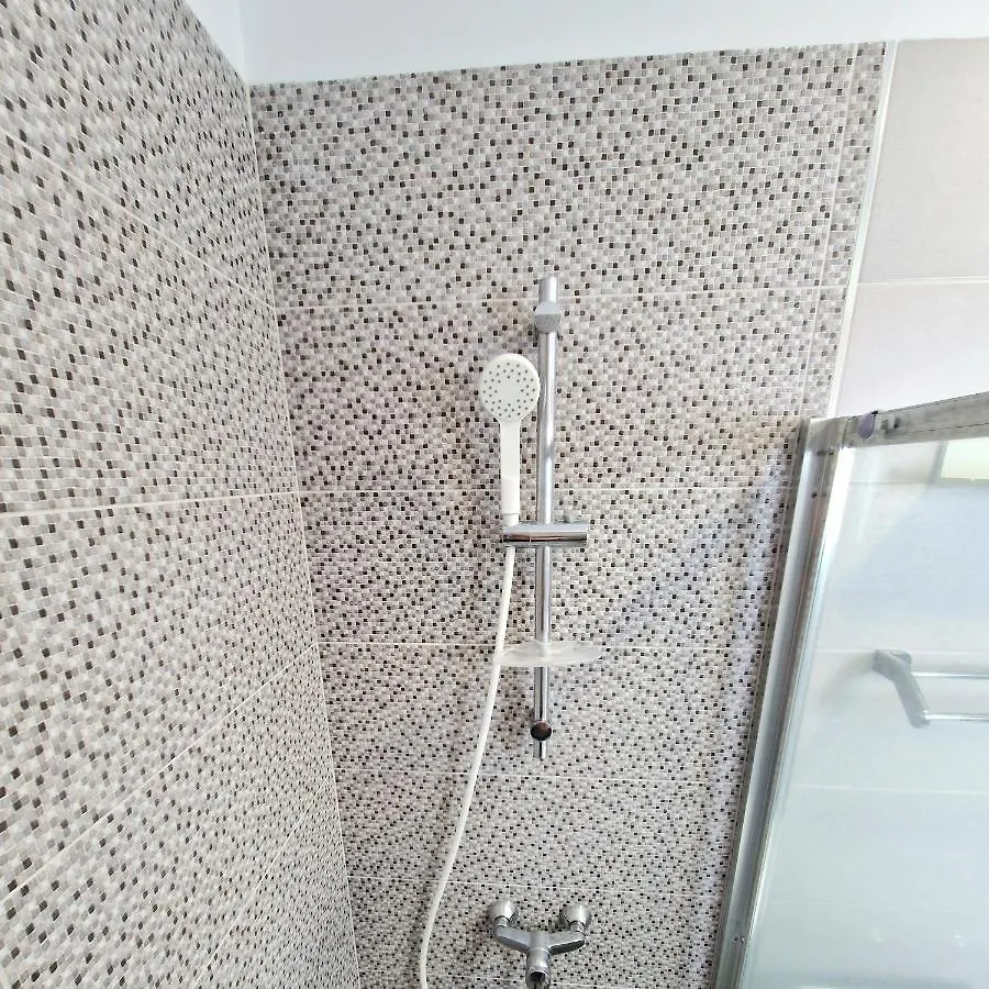 Habitacion Privada En Apartamento Moderno Compartido Cerca De La Playa Y Aeropuerto Hotel San Isidro  Spain