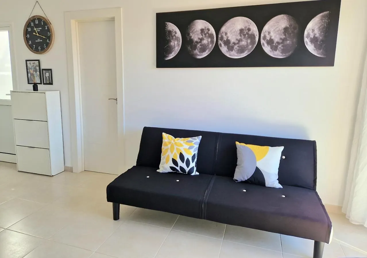 Habitacion Privada En Apartamento Moderno Compartido Cerca De La Playa Y Aeropuerto Hotel San Isidro  Spain