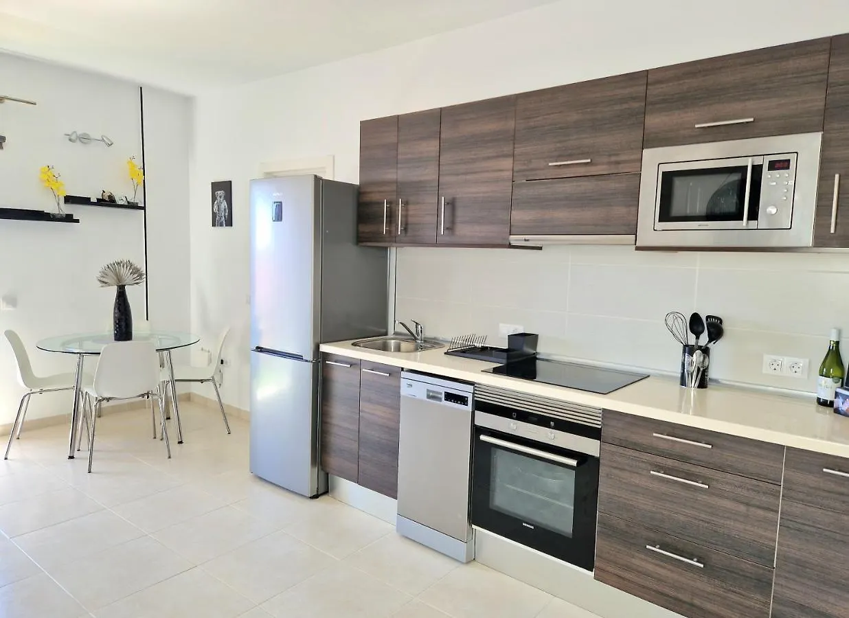 Habitacion Privada En Apartamento Moderno Compartido Cerca De La Playa Y Aeropuerto Hotel San Isidro  Guest house San Isidro (Tenerife)